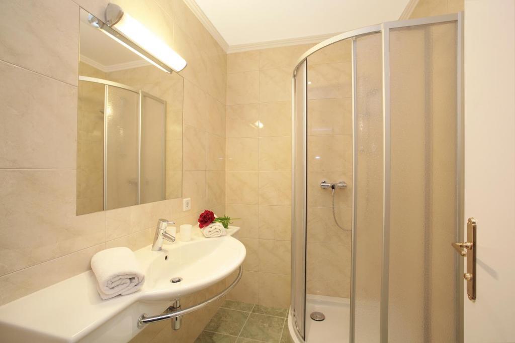 Gasthof Zur Post Maishofen Quarto foto